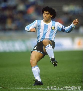 NBA历史十大巨星对应足球历史十大巨星!你觉得哪组合理?