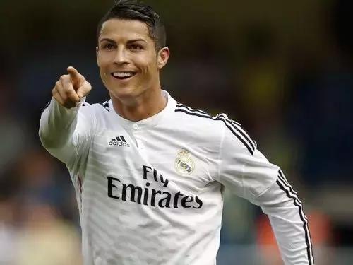 喜欢踢足球的男生有什么感觉,为什么要跟踢足球的男生谈恋爱