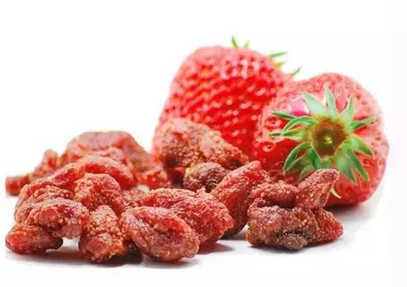 为什么奇怪的草莓是能吃的,草莓长得奇形怪状有没有营养