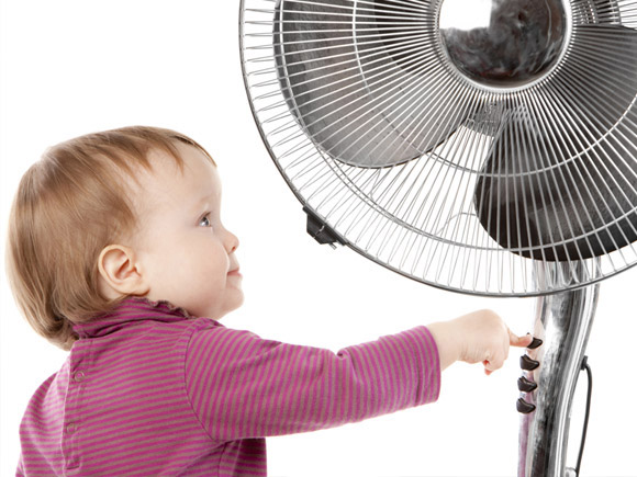 天再热也不要乱逼孩子喝水,天再热也千万别对孩子做这7件事