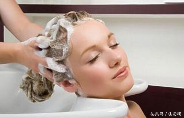 脱发掉头发用什么类型洗发水,总用一款洗发水会有头皮屑吗