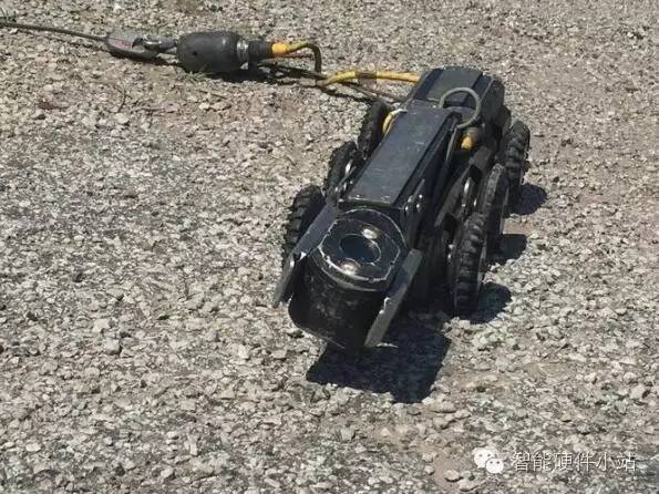 小站日报：特斯拉推“微型巴士”；机器人“入侵”下水道