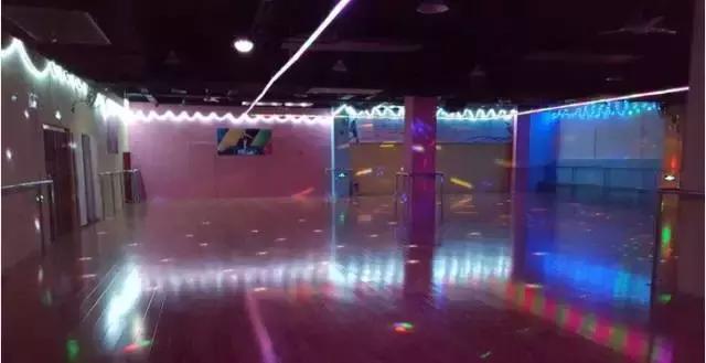 真冰滑冰场避暑胜地,全国四季开放的滑冰场