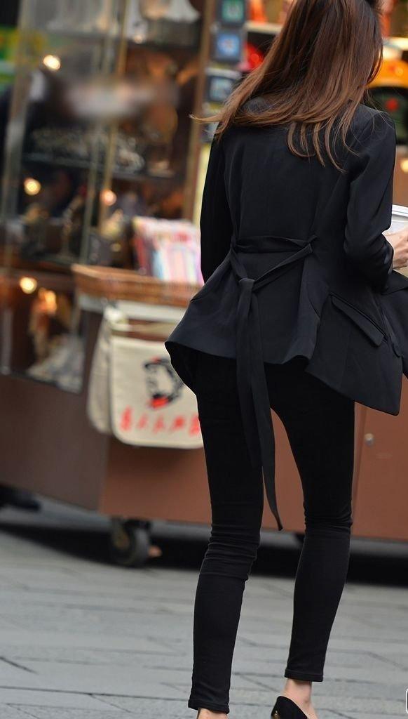 为什么说穿紧身裤的女人颜值不会太低，还风情万种