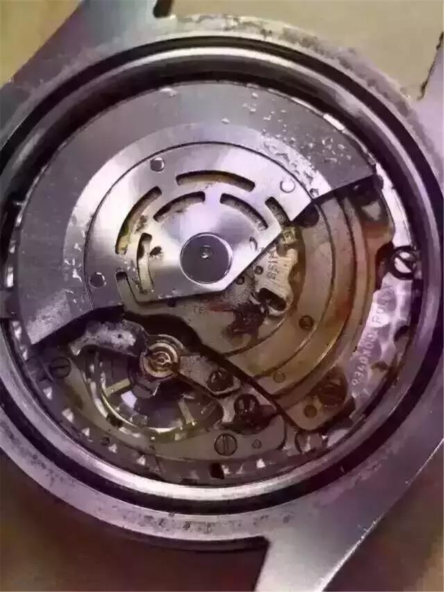 电话手表进水了怎么处理,手表进水修一下后还是正常使用吗