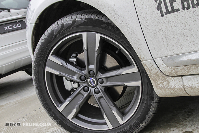 沃尔沃xc60试驾视频2020第一视角,2023款沃尔沃xc60高原试驾