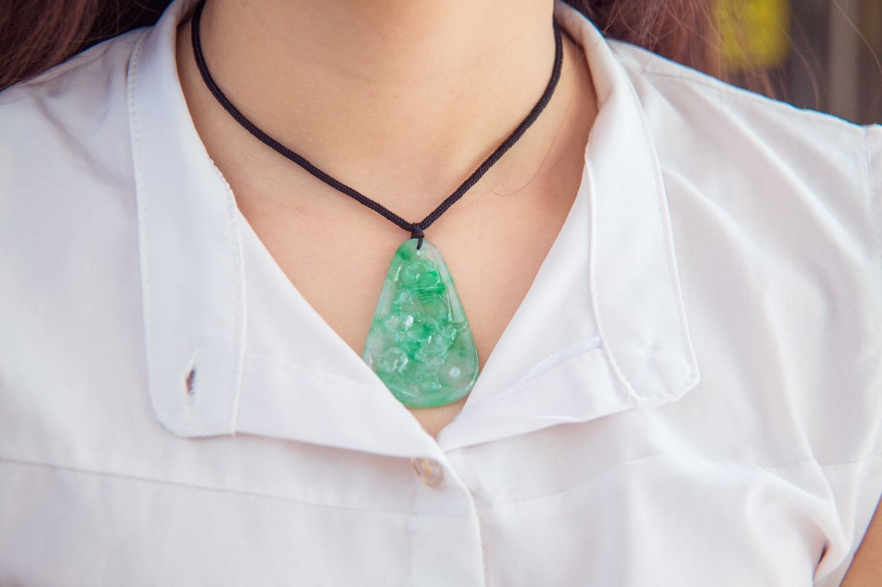 如何辨别没有制作的翡翠,如何鉴别翡翠做假