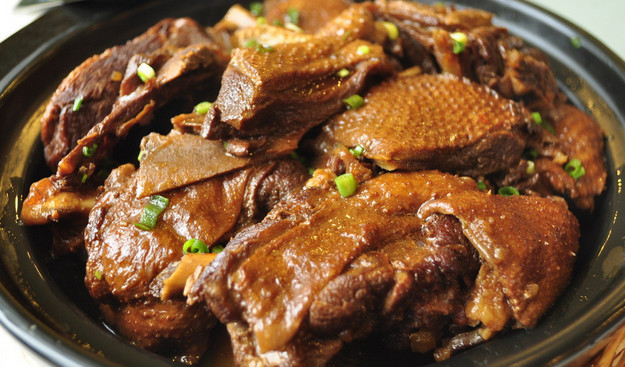 红烧老鹅加工方法,红烧老鹅要不要焯水