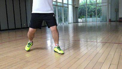 羽毛球步法要领动态图,少儿羽毛球基本动作入门步法练习