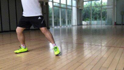 羽毛球步法要领动态图,少儿羽毛球基本动作入门步法练习