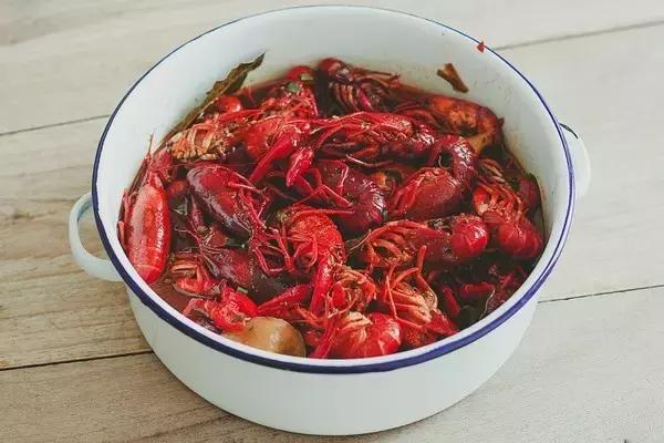 赵丽颖小龙虾夹肉,赵丽颖采访心心念念小龙虾