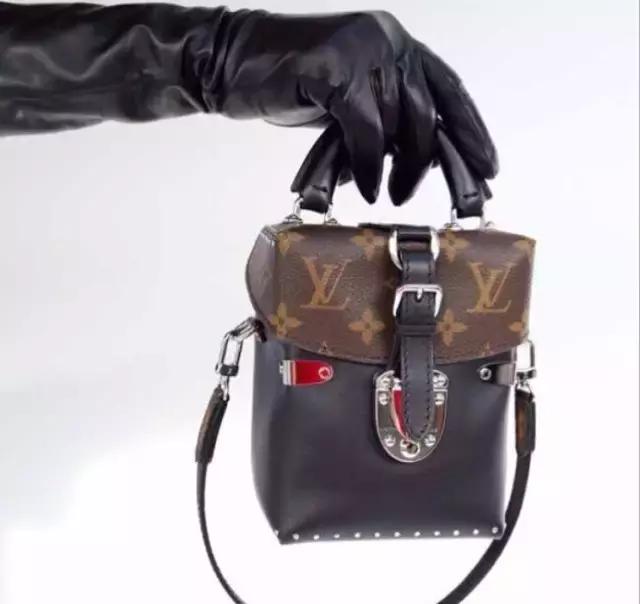 lv最新款脑洞也太大了吧,lv新款比之前多了两条线