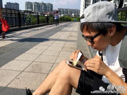 孙俪携等等小花首次齐亮相,孙俪带等等小花义卖