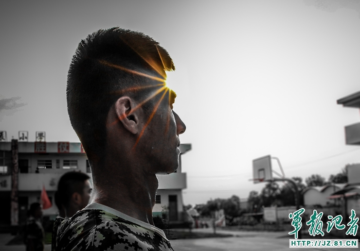 40度的高温天气救火人员真辛苦,39度高温下的坚守视频