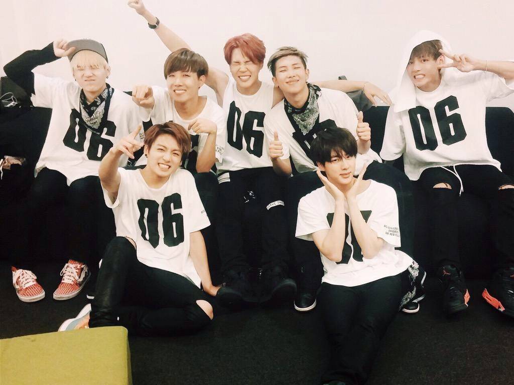 bts防弹少年团迎来春日,防弹少年团bts吃零食