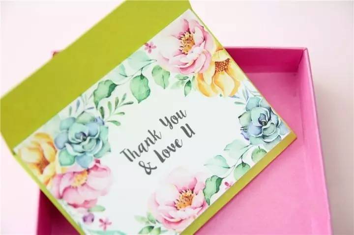 这张婚礼请柬有“毒”，还不速来围观！