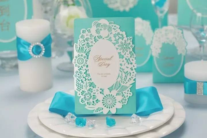 这张婚礼请柬有“毒”，还不速来围观！