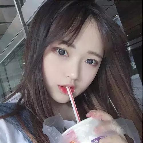 嘴唇干燥用什么唇彩最好用,唇彩防止嘴唇干裂起皮