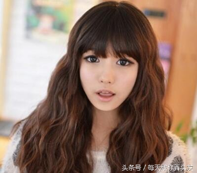 适合国字脸女人味发型,50-60岁国字脸女性适合中短的发型