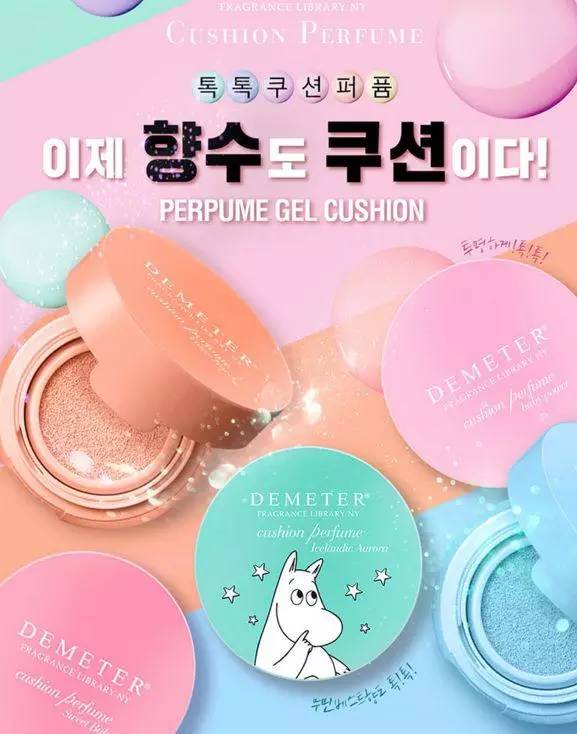 粉饼上面有一个玫瑰,粉饼上面有个兔子