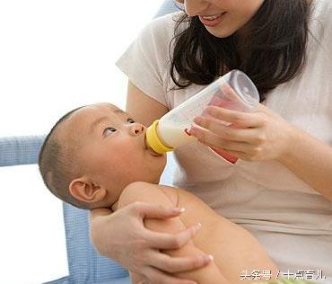 让宝宝爱上奶瓶喂养的高招,一招让宝宝爱上奶粉