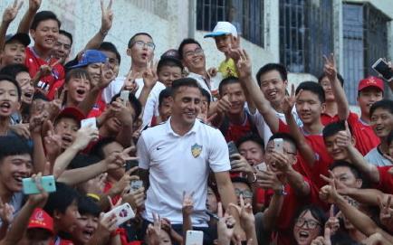 一座三线城市两个世界第一,拥有两支足球球队的城市