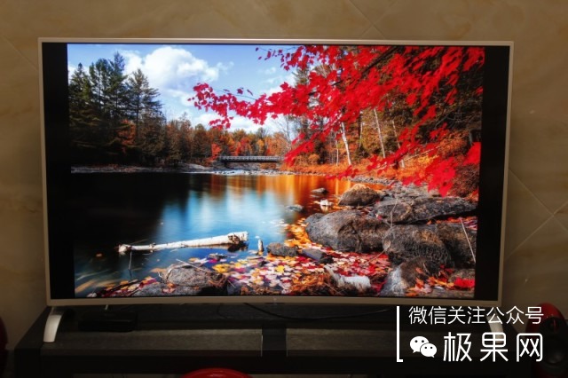 觉得电视没必要？看了这台4K曲屏电视你还会这么想吗？