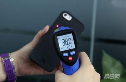 手机频繁死机,卡得要*天升**,该如何是好?