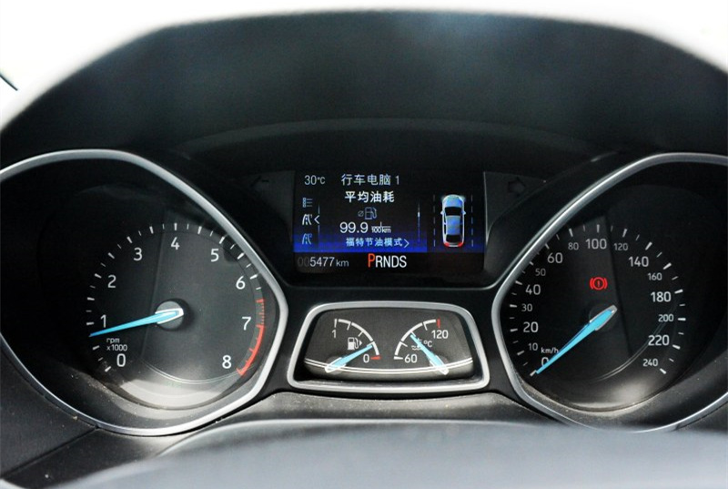 思域科鲁兹小心了，2017款阿斯顿福克斯新增了一个超屌的配置