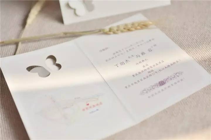 这张婚礼请柬有“毒”，还不速来围观！