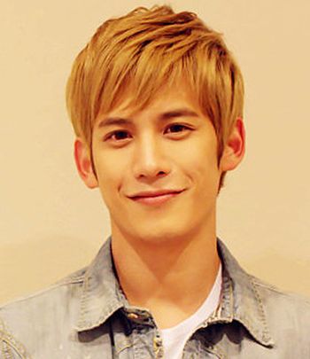 适合12岁男生帅气的短发型,适合22岁男生的成熟发型