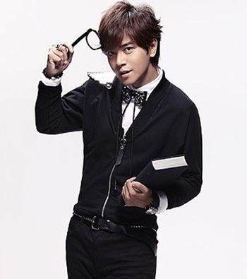 适合12岁男生帅气的短发型,适合22岁男生的成熟发型