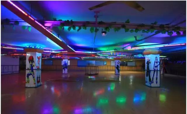 真冰滑冰场避暑胜地,全国四季开放的滑冰场