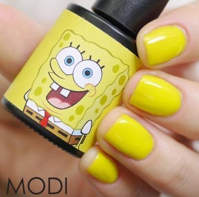 粉饼上面有一个玫瑰,粉饼上面有个兔子