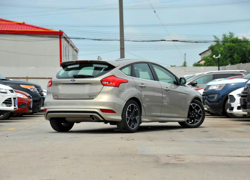 思域科鲁兹小心了，2017款阿斯顿福克斯新增了一个超屌的配置