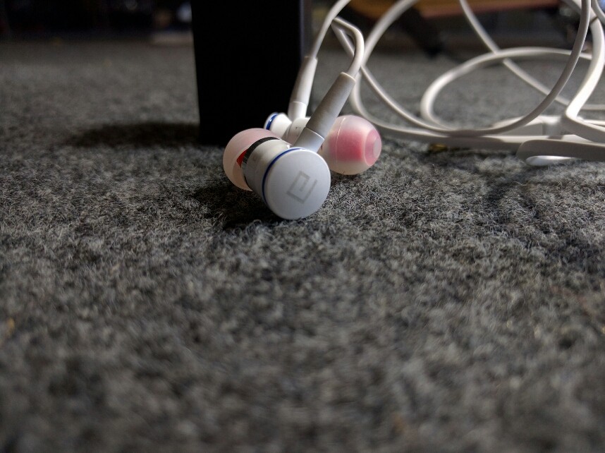 兰士顿4核有线耳机测评,兰士顿耳机和爱国者耳机对比