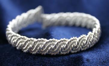 閾堕グ鐪熷亣閴村埆,h999瓒抽摱鏄湡閾跺悧