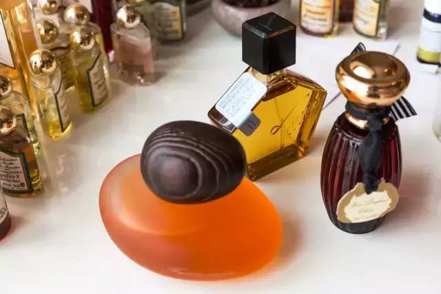 看完这篇，小白也知道如何零差评送出有逼格的小*香众**水