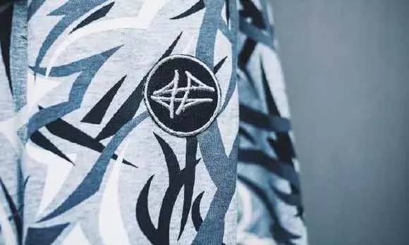 除了以最屌的姿势上热搜，他还创立了这样一个品牌！