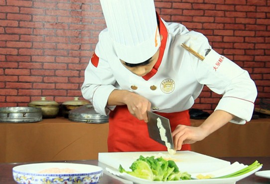 中国大厨狮子头的正宗做法,上海家常菜红烧狮子头做法