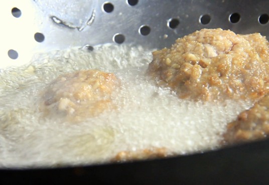 中国大厨狮子头的正宗做法,上海家常菜红烧狮子头做法