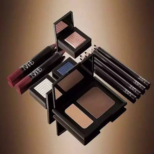 看了2018大牌的秋冬彩妆新品,2018秋冬彩妆必入合集