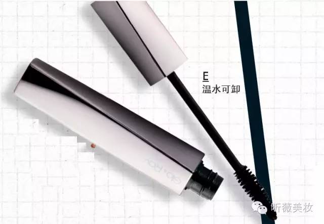 黑加仑紫色配怎样的妆容,淡淡的大红唇妆容