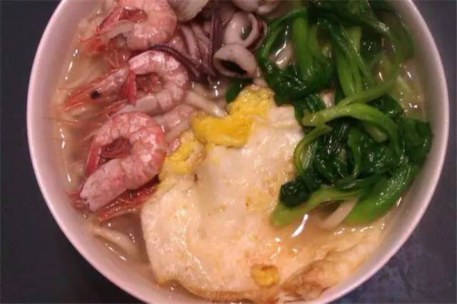 二爷,不哭!来我这吃碗海鲜面!