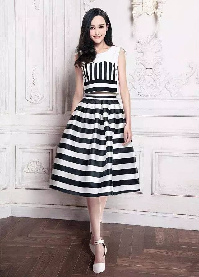 条纹单品怎么穿才好看,条纹时髦上衣怎么搭配好看