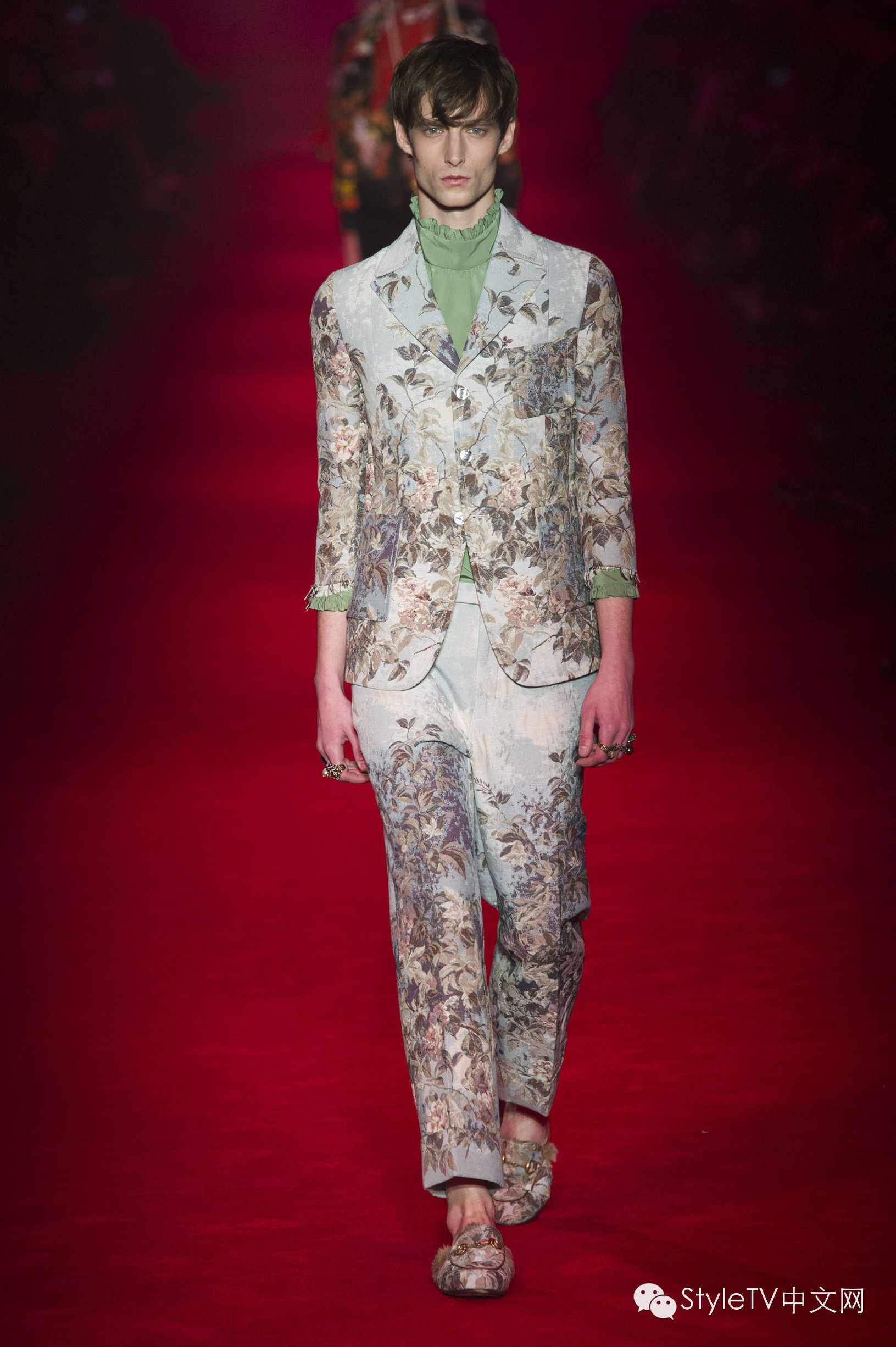 美cry！窥探躲在GUCCI后台的少男少女们