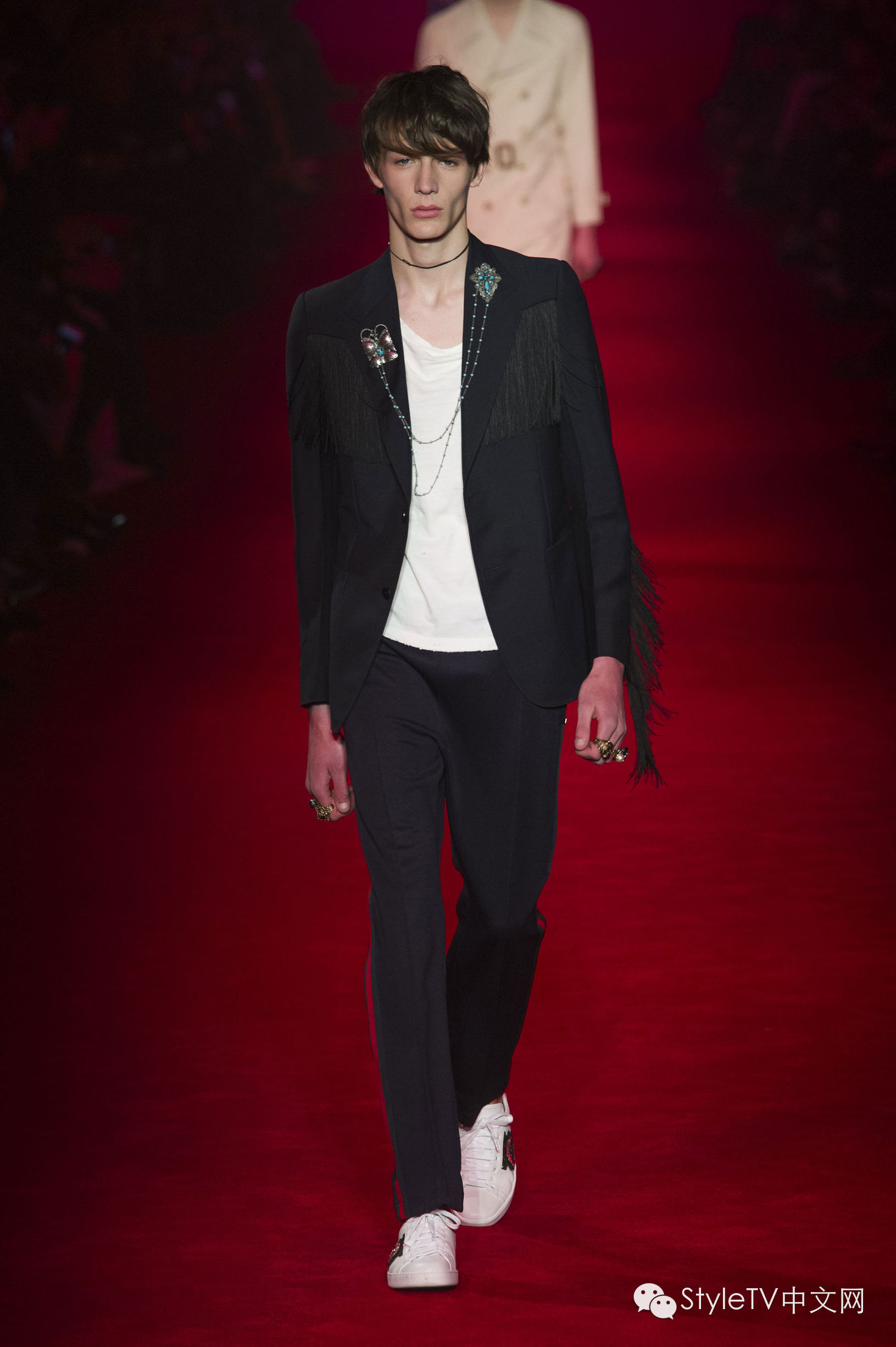 美cry！窥探躲在GUCCI后台的少男少女们