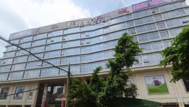 广州市箱包批发市场在哪里,广州箱包批发市场店内视频