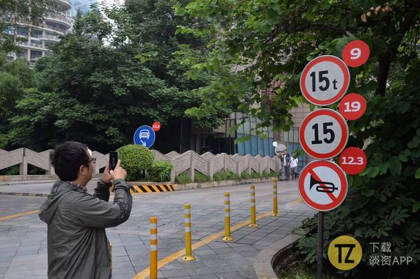 今天满大街的小红点，掀起全成都强迫症的小高潮