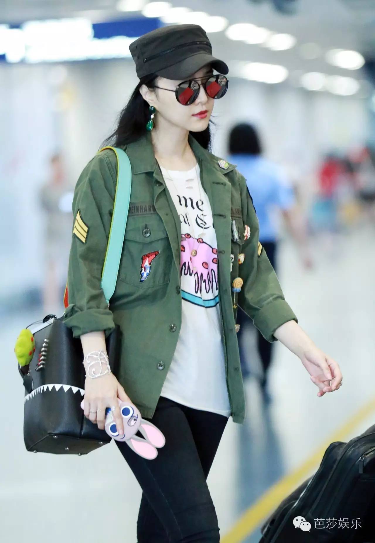 每日星范|范冰冰论手机壳种草狂魔，我只服范爷！